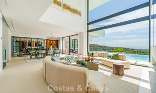 Gesofisticeerde villa met panoramisch uitzicht te koop, in een gated community in La Quinta, Marbella - Benahavis 787337 