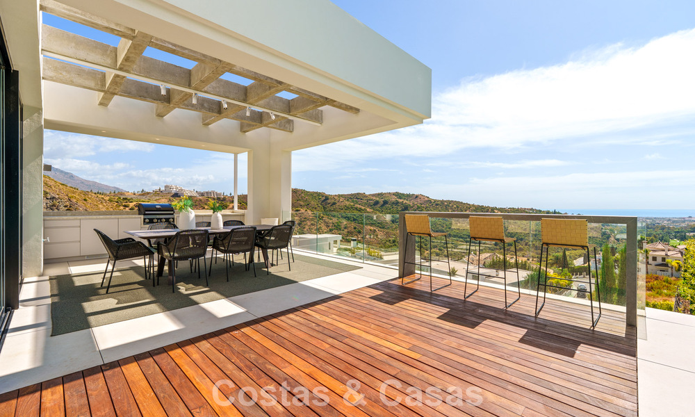 Gesofisticeerde villa met panoramisch uitzicht te koop, in een gated community in La Quinta, Marbella - Benahavis 787342