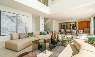 Gesofisticeerde villa met panoramisch uitzicht te koop, in een gated community in La Quinta, Marbella - Benahavis 787344 