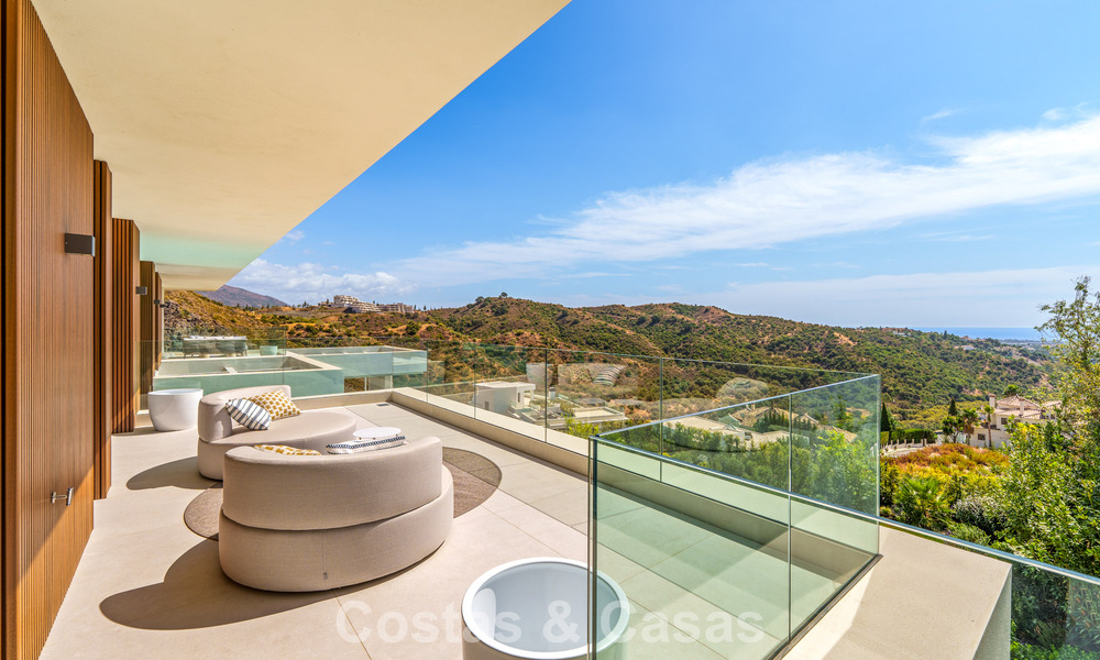 Gesofisticeerde villa met panoramisch uitzicht te koop, in een gated community in La Quinta, Marbella - Benahavis 787347