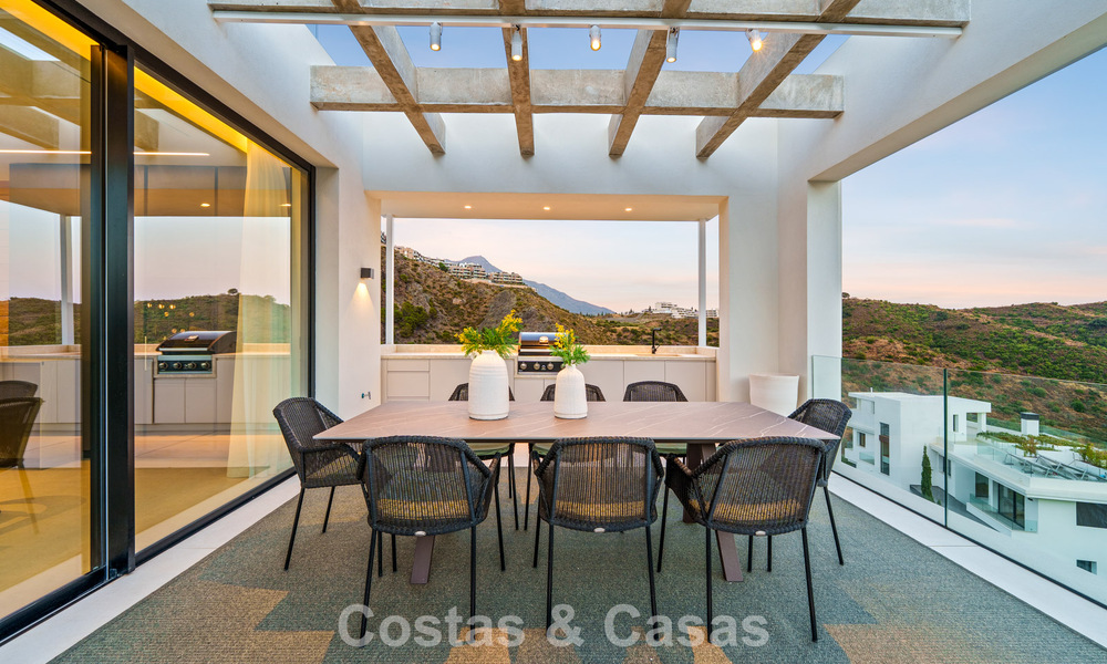 Gesofisticeerde villa met panoramisch uitzicht te koop, in een gated community in La Quinta, Marbella - Benahavis 787350