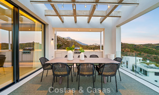 Gesofisticeerde villa met panoramisch uitzicht te koop, in een gated community in La Quinta, Marbella - Benahavis 787350 
