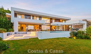 Gesofisticeerde villa met panoramisch uitzicht te koop, in een gated community in La Quinta, Marbella - Benahavis 787353 