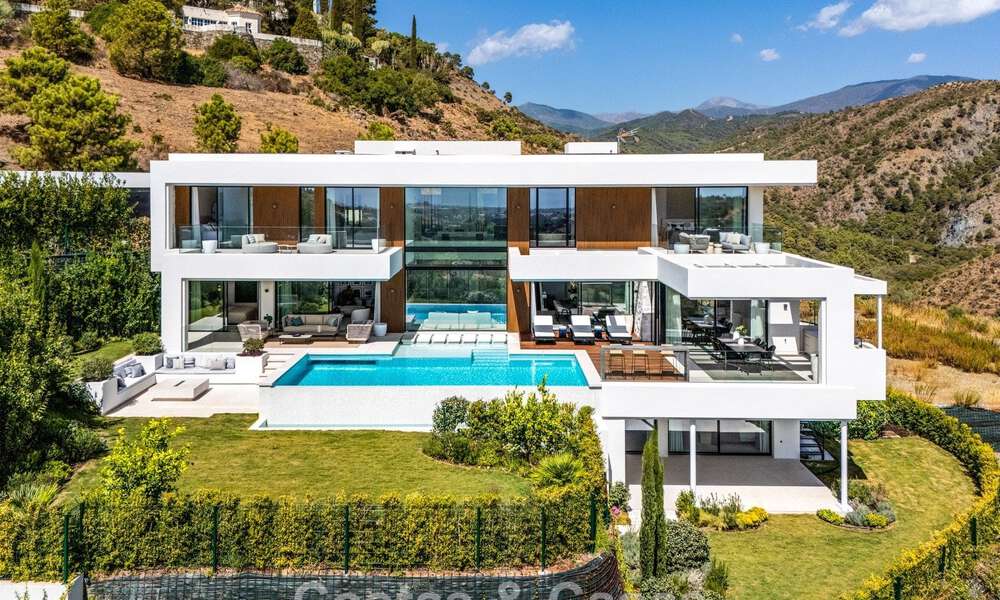 Gesofisticeerde villa met panoramisch uitzicht te koop, in een gated community in La Quinta, Marbella - Benahavis 787359