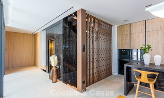 Exclusieve schakelvilla met zeezicht te koop in een vooruitstrevend complex met 24-uursbewaking op Marbella’s Golden Mile 787275 