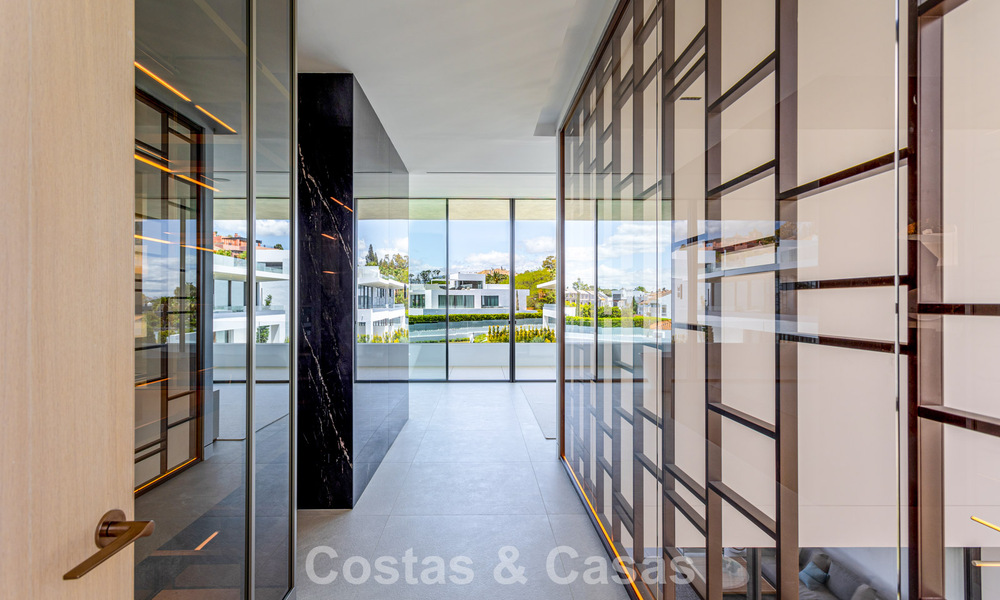 Exclusieve schakelvilla met zeezicht te koop in een vooruitstrevend complex met 24-uursbewaking op Marbella’s Golden Mile 787278