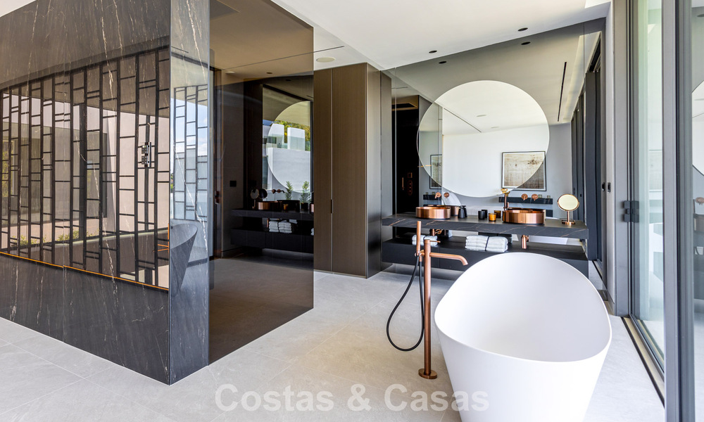 Exclusieve schakelvilla met zeezicht te koop in een vooruitstrevend complex met 24-uursbewaking op Marbella’s Golden Mile 787282