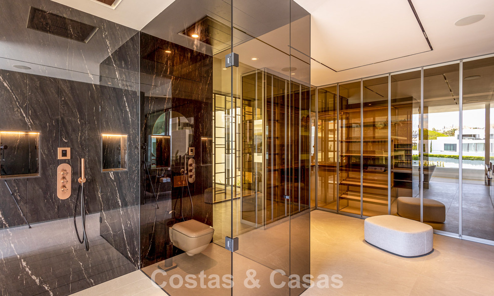 Exclusieve schakelvilla met zeezicht te koop in een vooruitstrevend complex met 24-uursbewaking op Marbella’s Golden Mile 787286