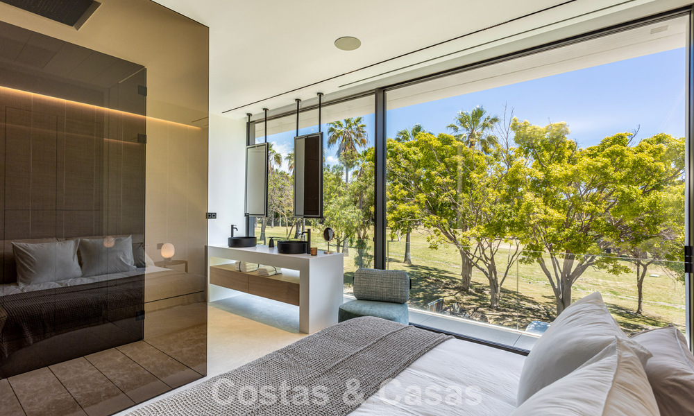 Exclusieve schakelvilla met zeezicht te koop in een vooruitstrevend complex met 24-uursbewaking op Marbella’s Golden Mile 787288