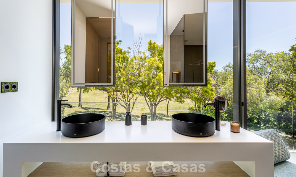 Exclusieve schakelvilla met zeezicht te koop in een vooruitstrevend complex met 24-uursbewaking op Marbella’s Golden Mile 787291