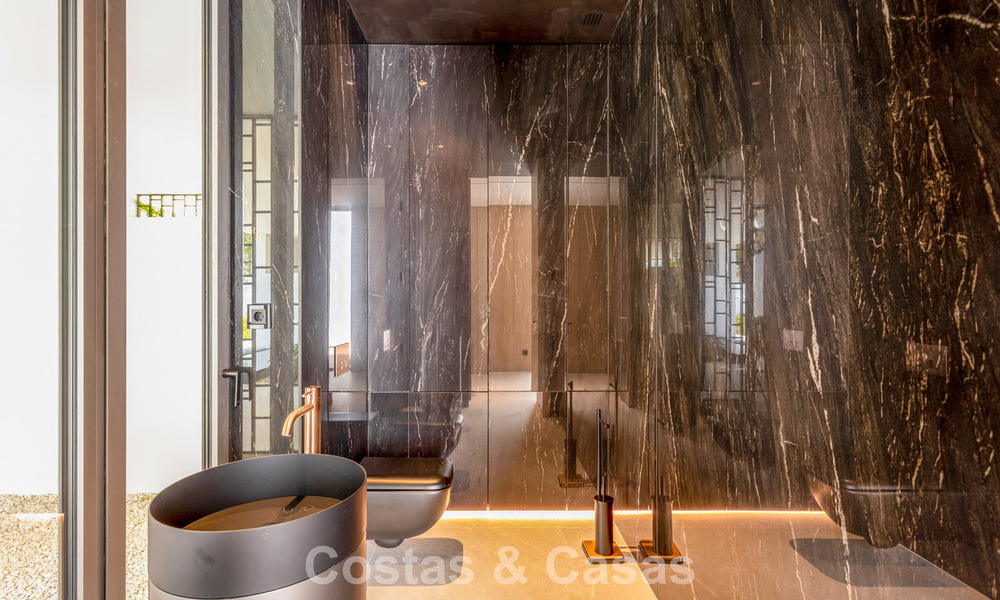 Exclusieve schakelvilla met zeezicht te koop in een vooruitstrevend complex met 24-uursbewaking op Marbella’s Golden Mile 787302