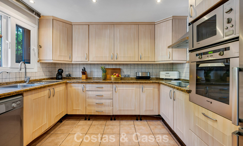 Ruim herenhuis te koop in een omheind strandcomplex aan de oostkant van Marbella 787523