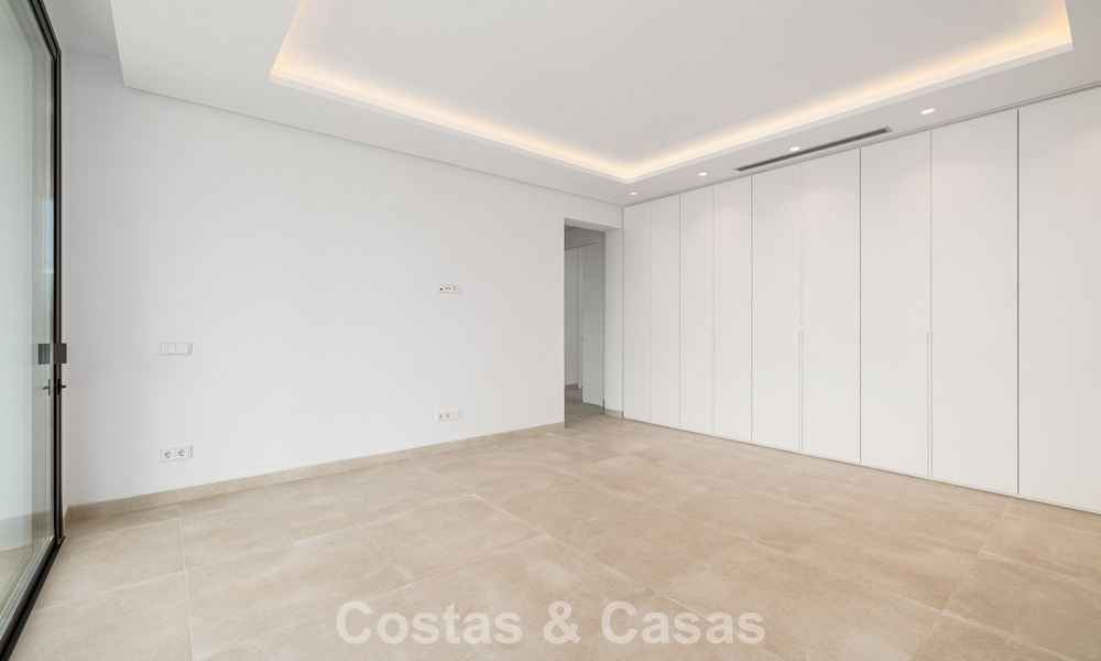 Contemporary villa for sale within walking distance of the beach and amenities in Marbella city center 787461