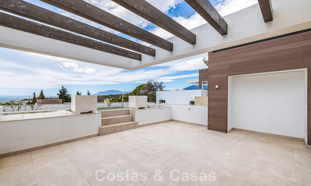 Contemporary villa for sale within walking distance of the beach and amenities in Marbella city center 787463