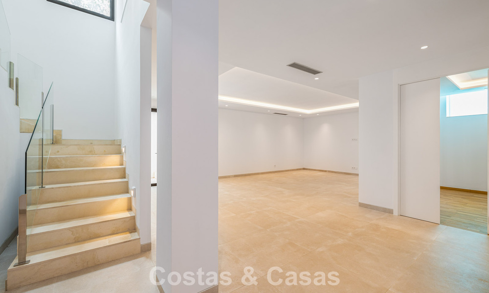 Contemporary villa for sale within walking distance of the beach and amenities in Marbella city center 787475