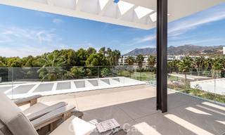 Moderne, halfvrijstaande woning te koop met een eigen zwembad, in een golfcomplex ten oosten van Marbella Centrum 787956 