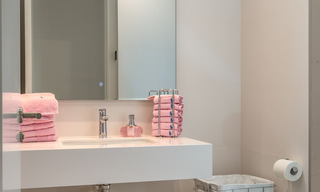 Moderne, halfvrijstaande woning te koop met een eigen zwembad, in een golfcomplex ten oosten van Marbella Centrum 787965 