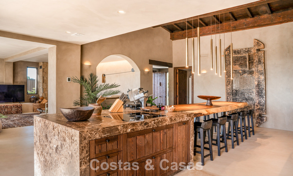 Instapklare villa met Ibiza-chic design te koop met zeezicht op de New Golden Mile tussen Marbella en Estepona 787778