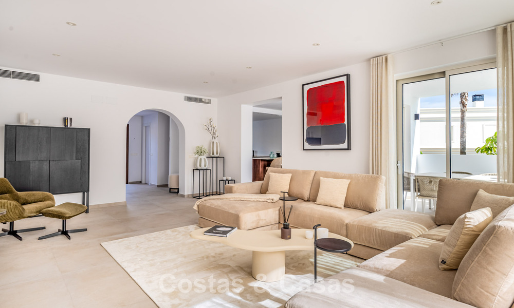 2 eigentijds luxevilla’s te koop, naast elkaar gelegen op slechts 400m van het strand in Casares, Costa del Sol 788029