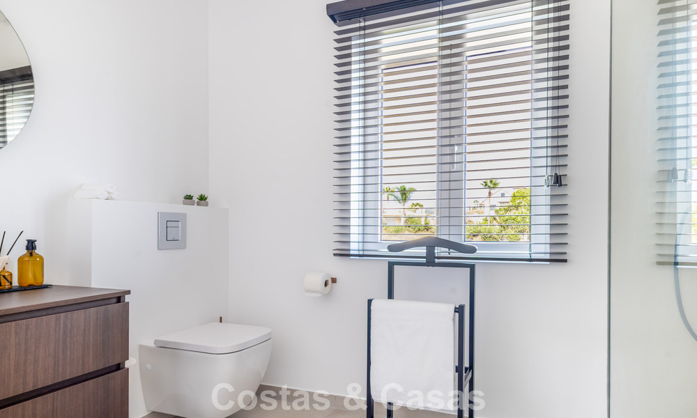 2 eigentijds luxevilla’s te koop, naast elkaar gelegen op slechts 400m van het strand in Casares, Costa del Sol 788041