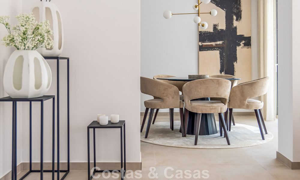 2 eigentijds luxevilla’s te koop, naast elkaar gelegen op slechts 400m van het strand in Casares, Costa del Sol 788052