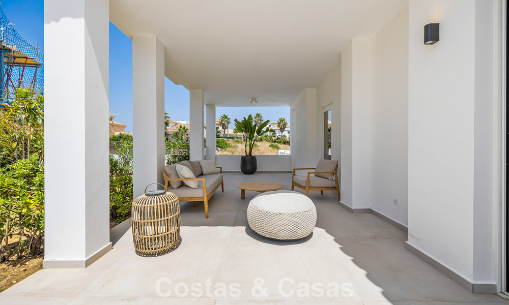 2 eigentijds luxevilla’s te koop, naast elkaar gelegen op slechts 400m van het strand in Casares, Costa del Sol 788061