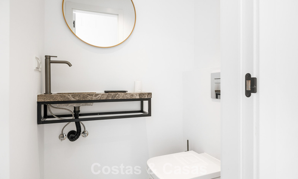 2 eigentijds luxevilla’s te koop, naast elkaar gelegen op slechts 400m van het strand in Casares, Costa del Sol 788081