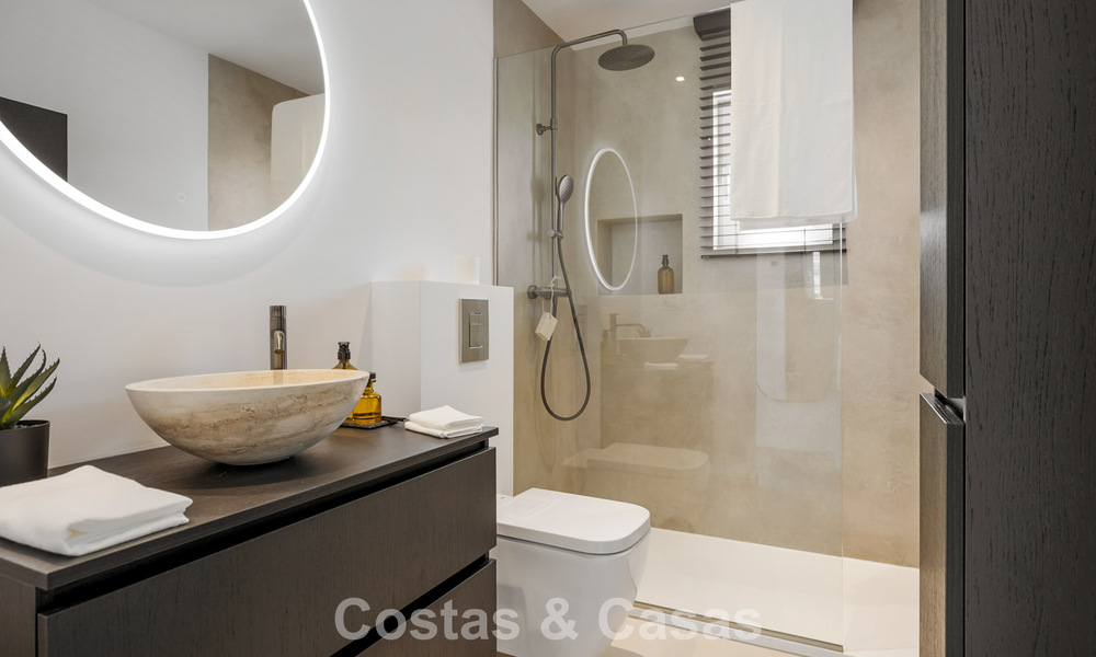 2 eigentijds luxevilla’s te koop, naast elkaar gelegen op slechts 400m van het strand in Casares, Costa del Sol 788094