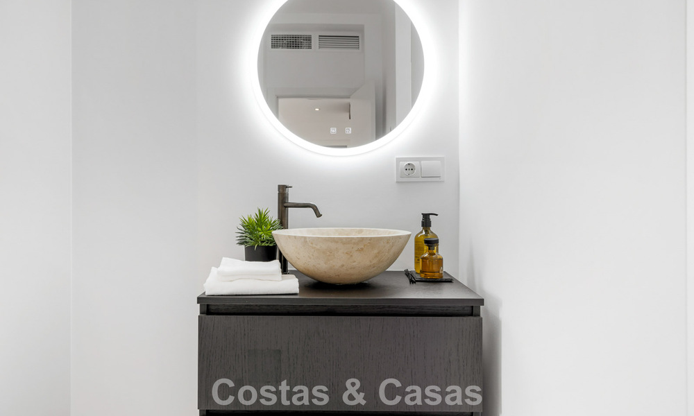 2 eigentijds luxevilla’s te koop, naast elkaar gelegen op slechts 400m van het strand in Casares, Costa del Sol 788097