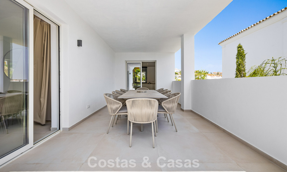 2 eigentijds luxevilla’s te koop, naast elkaar gelegen op slechts 400m van het strand in Casares, Costa del Sol 788115