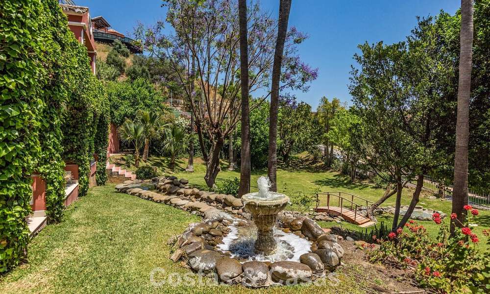 Statige luxevilla te koop in een klassieke Andalusische stijl in een afgesloten prestigieuze urbanisatie van Benahavis - Marbella 787978