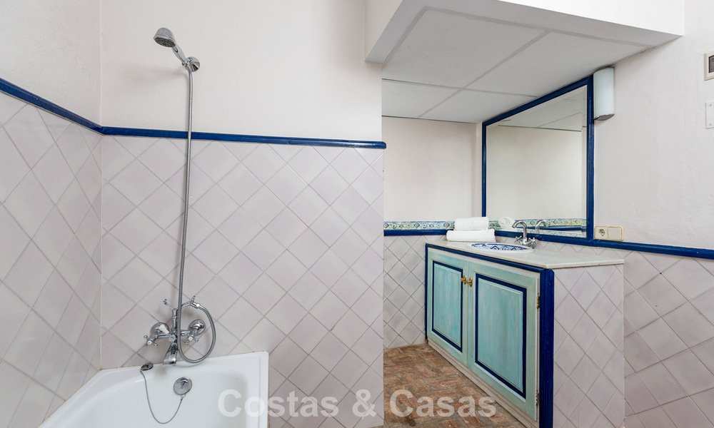 Statige luxevilla te koop in een klassieke Andalusische stijl in een afgesloten prestigieuze urbanisatie van Benahavis - Marbella 787988