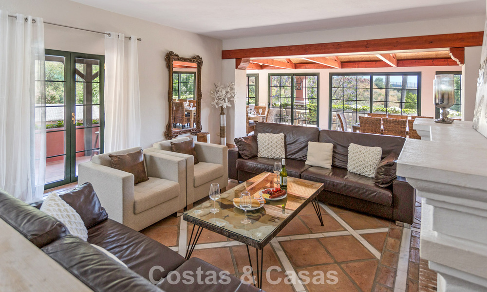 Statige luxevilla te koop in een klassieke Andalusische stijl in een afgesloten prestigieuze urbanisatie van Benahavis - Marbella 787993