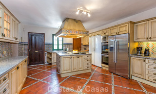 Statige luxevilla te koop in een klassieke Andalusische stijl in een afgesloten prestigieuze urbanisatie van Benahavis - Marbella 788013 