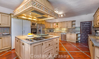 Statige luxevilla te koop in een klassieke Andalusische stijl in een afgesloten prestigieuze urbanisatie van Benahavis - Marbella 788015 