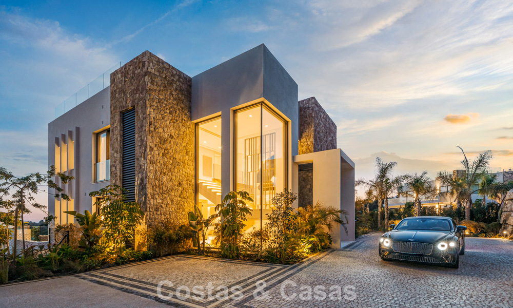 Modernistische luxevilla met zeezicht te koop aan Marbella’s Golden Mile 788159