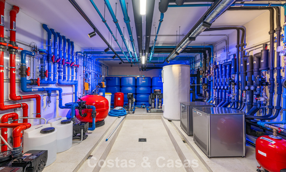 Modernistische luxevilla met zeezicht te koop aan Marbella’s Golden Mile 788160