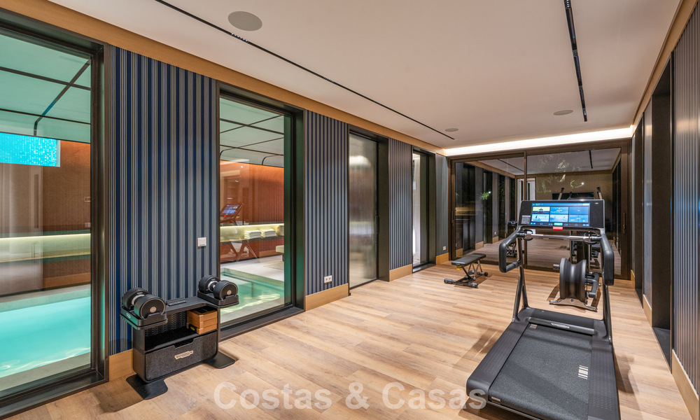 Modernistische luxevilla met zeezicht te koop aan Marbella’s Golden Mile 788163