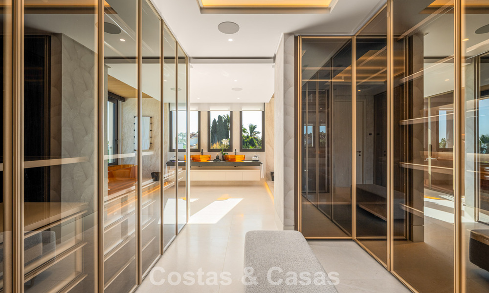 Modernistische luxevilla met zeezicht te koop aan Marbella’s Golden Mile 788171