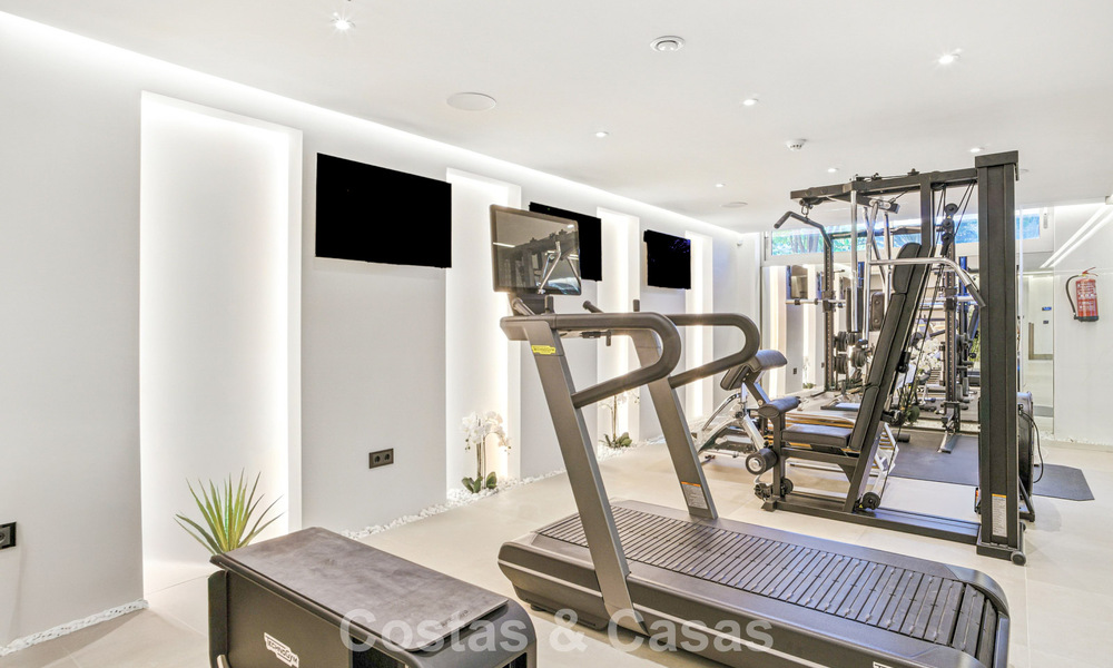 Opmerkelijk paleis in neoklassieke stijl te koop in de prestigieuze, gated wijk van Sierra Blanca, Marbella 788195