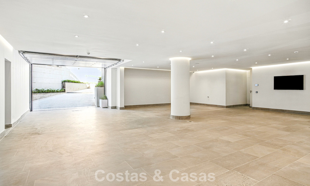 Opmerkelijk paleis in neoklassieke stijl te koop in de prestigieuze, gated wijk van Sierra Blanca, Marbella 788196