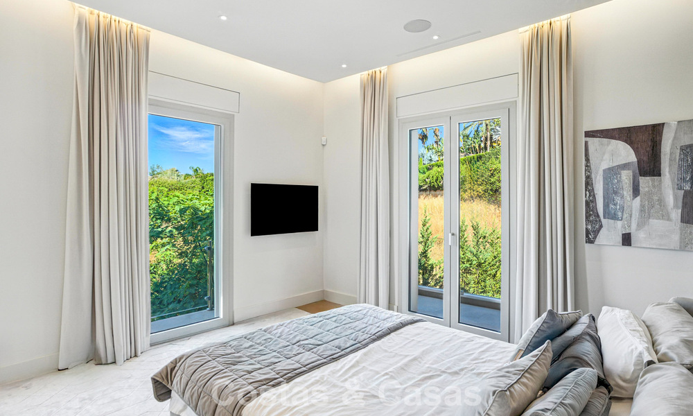 Opmerkelijk paleis in neoklassieke stijl te koop in de prestigieuze, gated wijk van Sierra Blanca, Marbella 788222