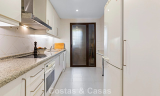 Instapklaar hoekappartement te koop in een golfresort met golf- en zeezicht in de heuvels van Marbella - Benahavis 788258 