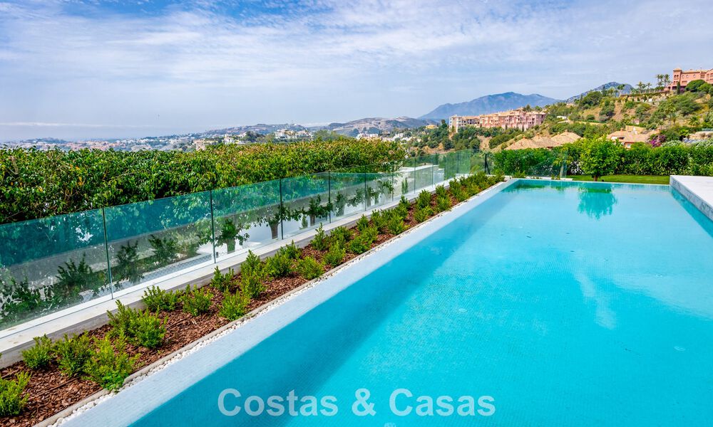 High-end luxevilla met panoramisch zeezicht te koop binnen een prestigieus resort, Benahavis - Marbella 788392