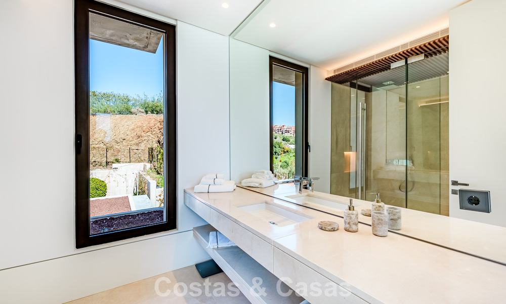 High-end luxevilla met panoramisch zeezicht te koop binnen een prestigieus resort, Benahavis - Marbella 788403