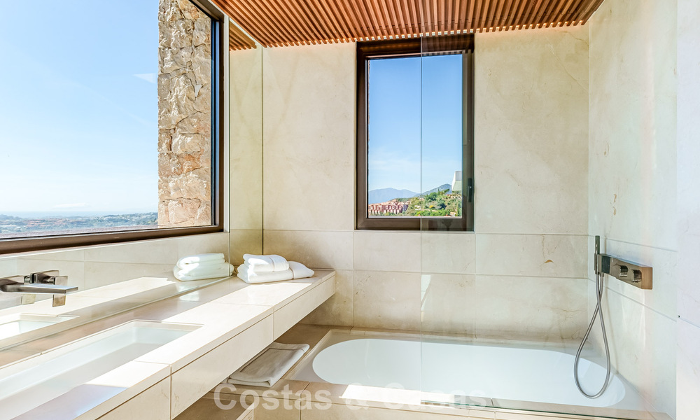 High-end luxevilla met panoramisch zeezicht te koop binnen een prestigieus resort, Benahavis - Marbella 788404