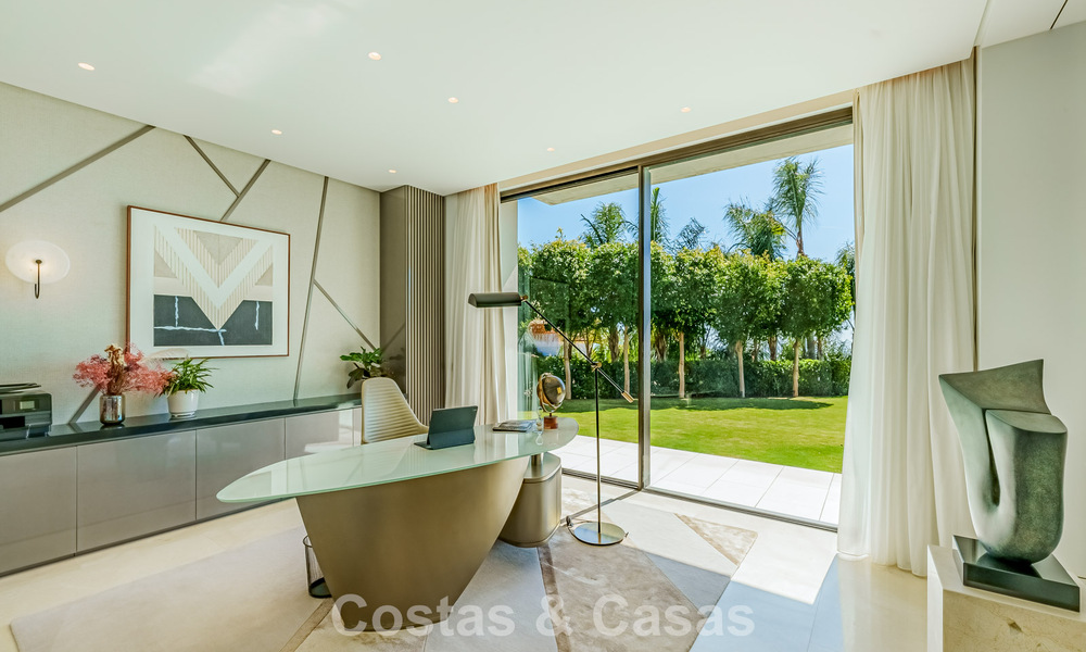 High-end luxevilla met panoramisch zeezicht te koop binnen een prestigieus resort, Benahavis - Marbella 788412