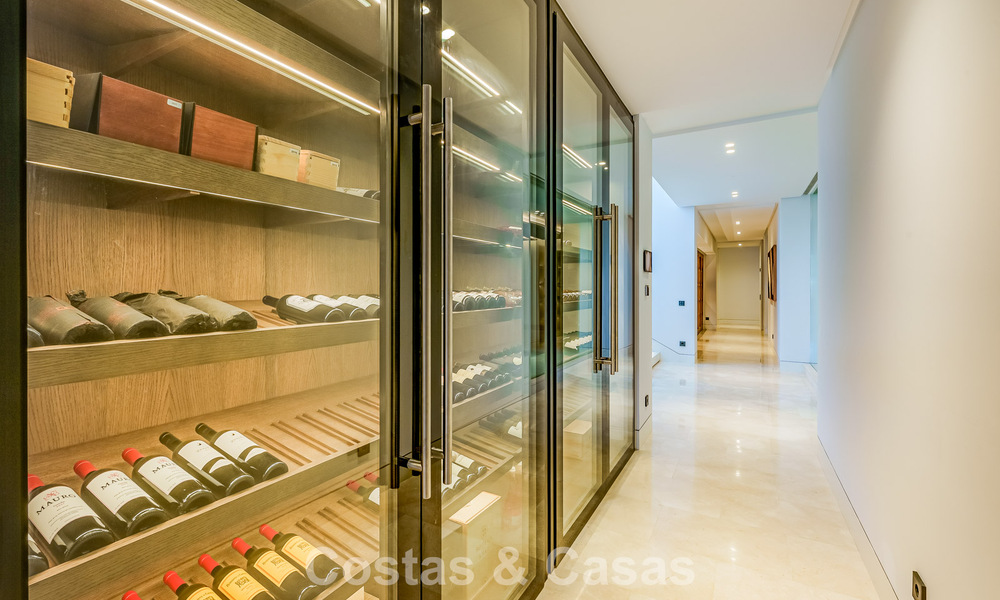 High-end luxevilla met panoramisch zeezicht te koop binnen een prestigieus resort, Benahavis - Marbella 788420