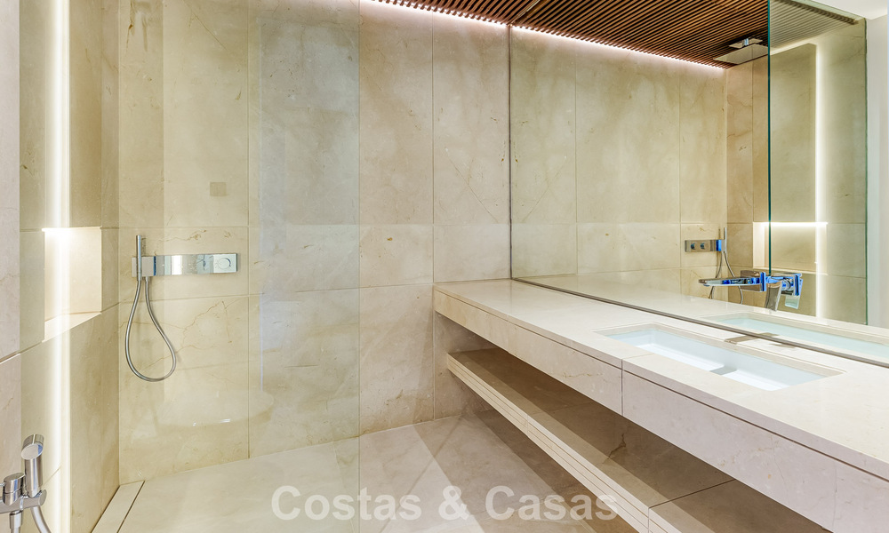 High-end luxevilla met panoramisch zeezicht te koop binnen een prestigieus resort, Benahavis - Marbella 788422