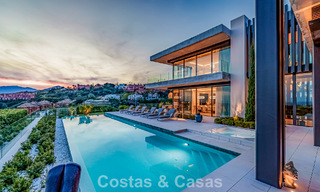 High-end luxevilla met panoramisch zeezicht te koop binnen een prestigieus resort, Benahavis - Marbella 788434 